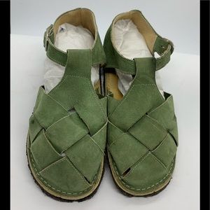 Bear Feet Army Green Leather Woven Sandals sz 2Y